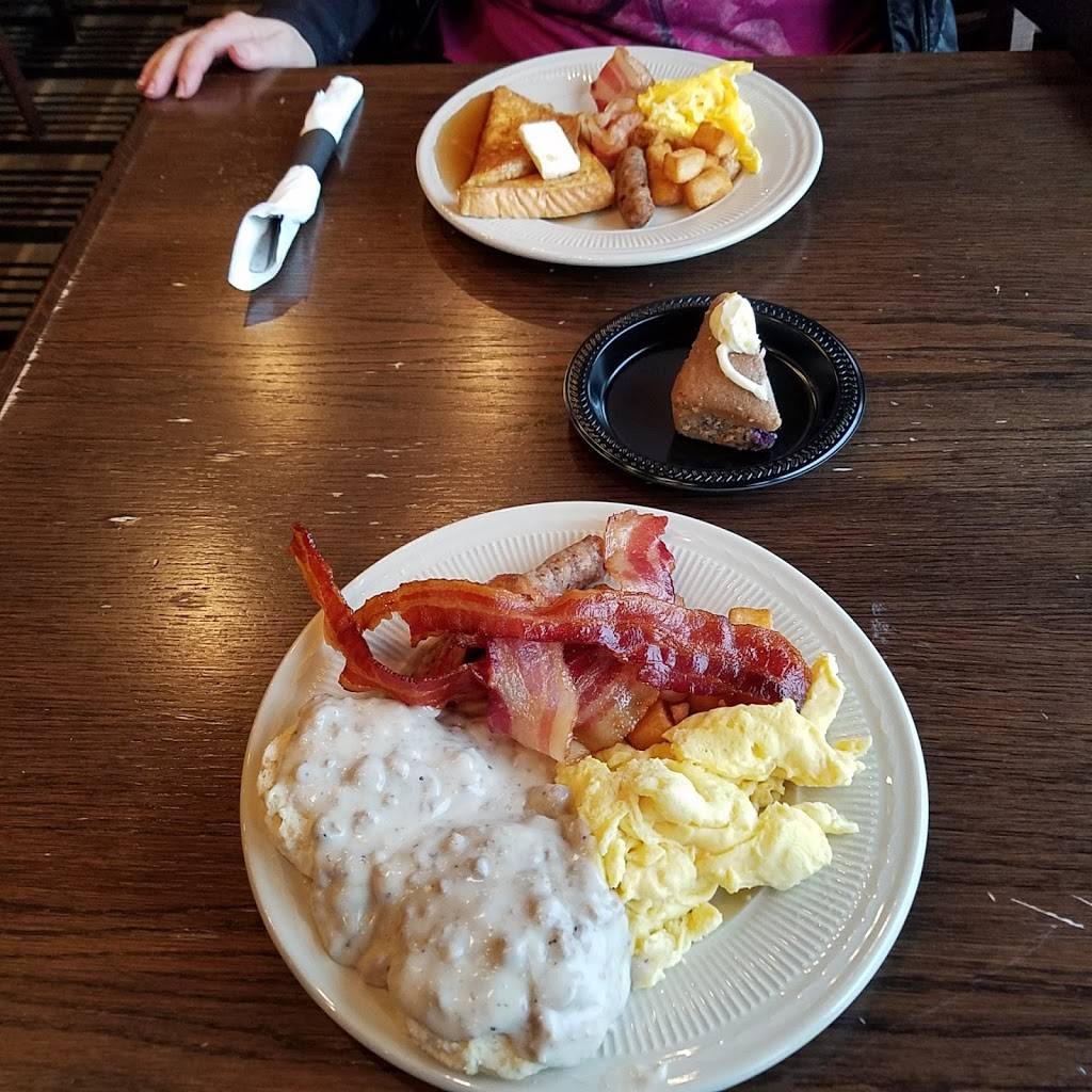 Tradewinds Waterfront Restaurant | restaurant | 9301 S Fairfax Rd, Bloomington, IN 47401, USA | 8128242628 OR +1 812-824-2628