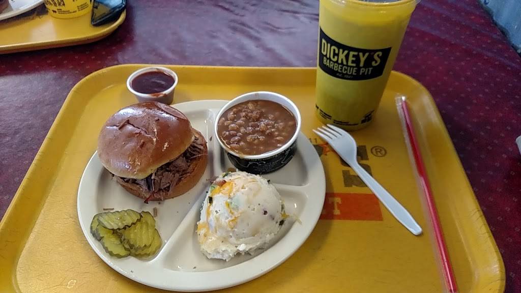 Dickeys Barbecue Pit | restaurant | 1001 N Beckley Ave, DeSoto, TX 75115, USA | 4695678341 OR +1 469-567-8341