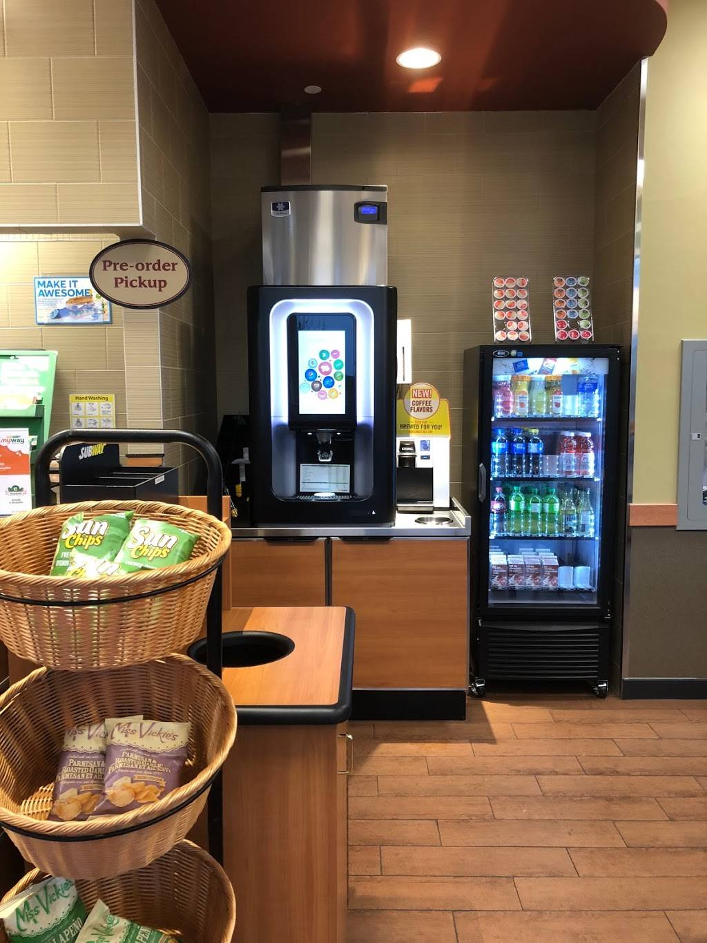 Subway | meal takeaway | 10 Lower Spadina Ave Suite 102, Toronto, ON M5V 2Z2, Canada | 6473506689 OR +1 647-350-6689