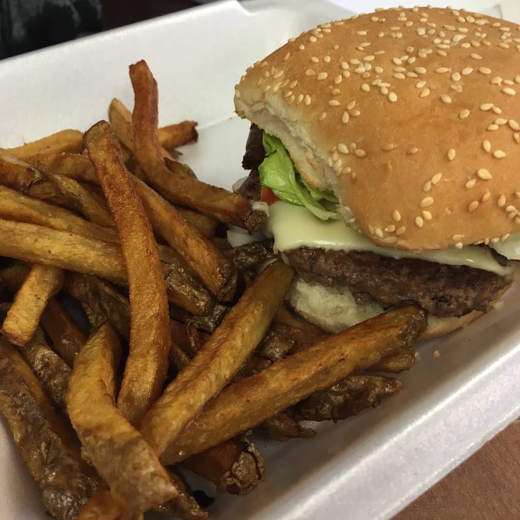 Bernies Big Slice Brockville | restaurant | 60 Pearl St E, Brockville, ON K6V 1P7, Canada | 6134980888 OR +1 613-498-0888