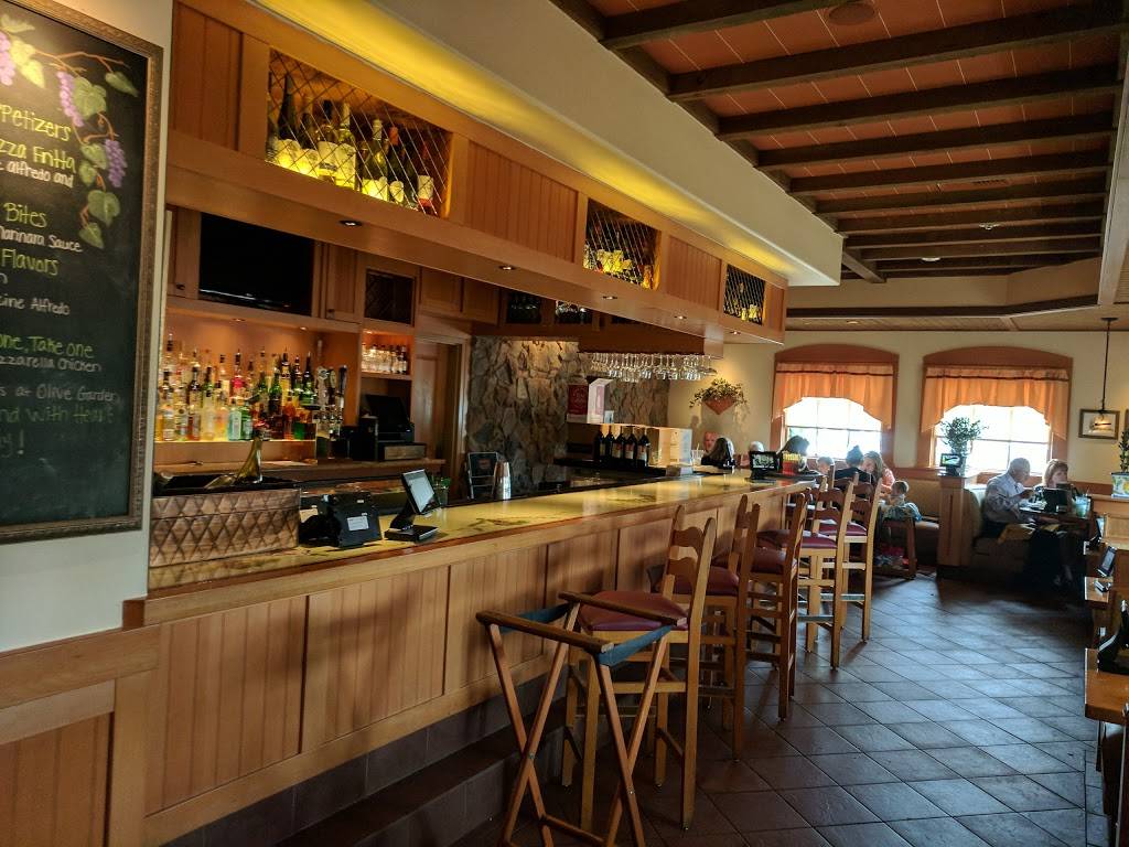 Olive Garden Italian Restaurant | meal takeaway | 1379 S Park St, Carrollton, GA 30117, USA | 7708328885 OR +1 770-832-8885