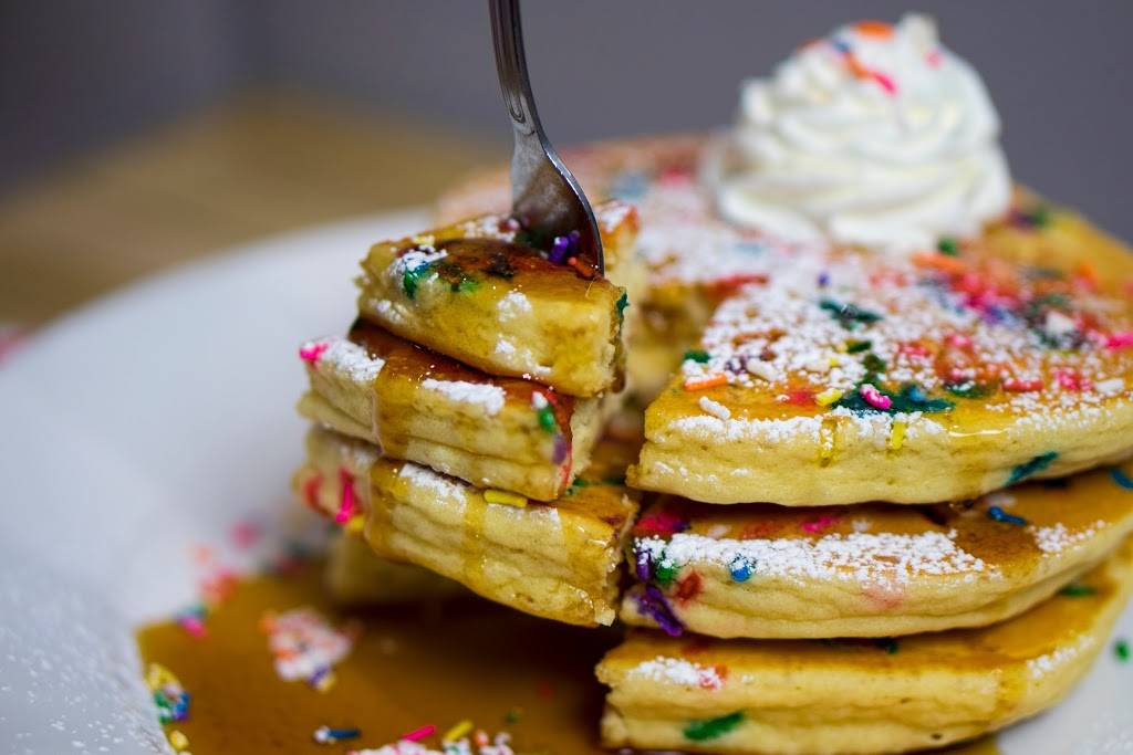 Frizzle Chicken Farmhouse Cafe | restaurant | 2785 Parkway, Pigeon Forge, TN 37863, USA | 8657747707 OR +1 865-774-7707