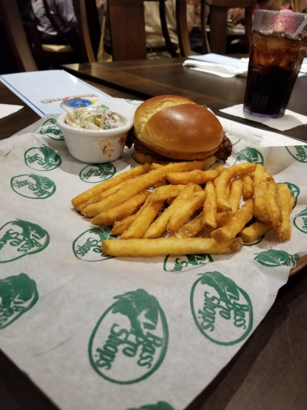 Uncle Bucks Fish Bowl and Grill | restaurant | 1000 Bass Pro Shops Dr, East Peoria, IL 61611, USA | 3094273300 OR +1 309-427-3300