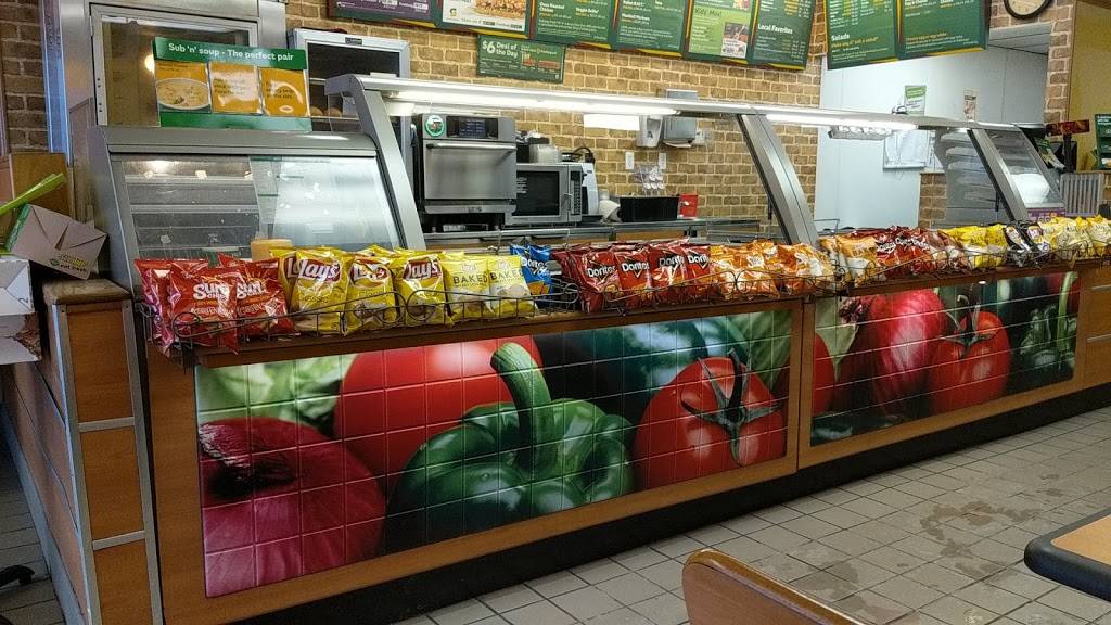 Subway | restaurant | 25050 Southfield Rd, Southfield, MI 48075, USA | 2485697101 OR +1 248-569-7101