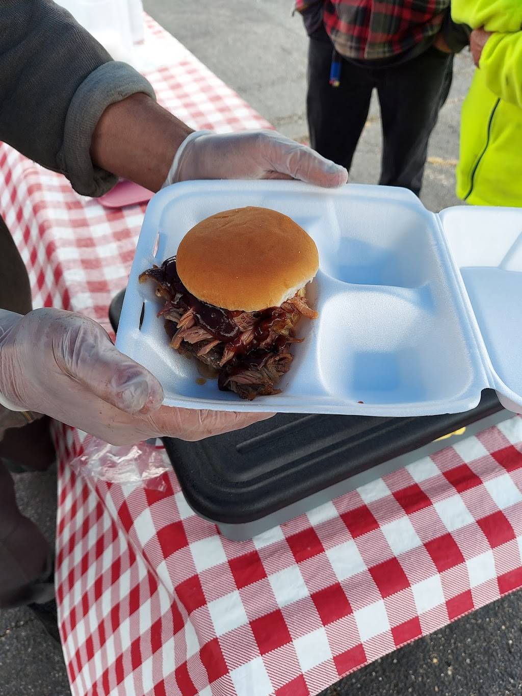 Big Red Smoker BBQ Pit | restaurant | Hamilton, OH 45015, USA | 5134058745 OR +1 513-405-8745