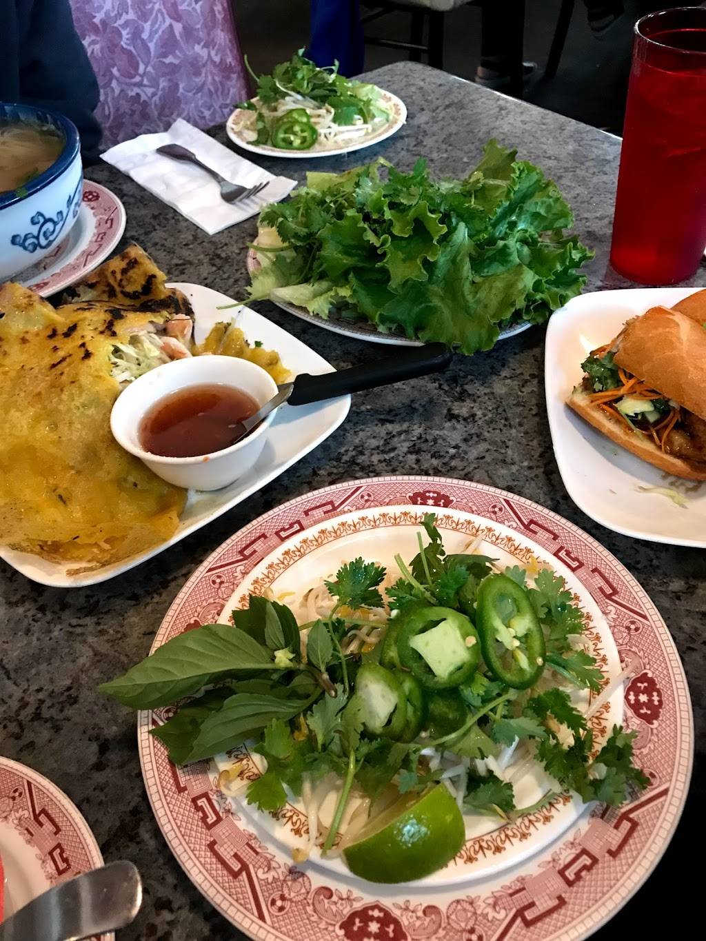 Rays Place | restaurant | 2412 Spenard Rd, Anchorage, AK 99503, USA | 9072792932 OR +1 907-279-2932