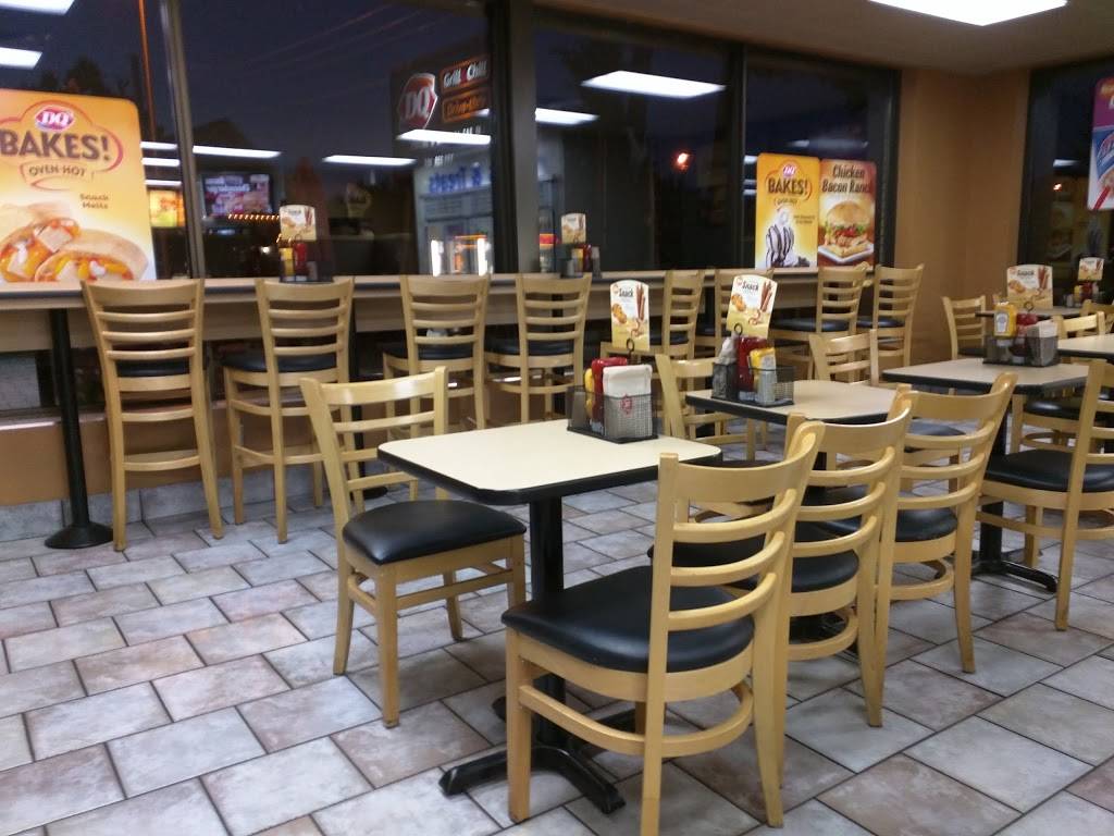 Dairy Queen Grill & Chill | restaurant | 2036 Robertson Rd, Nepean, ON K2H 5Y8, Canada | 6137211396 OR +1 613-721-1396