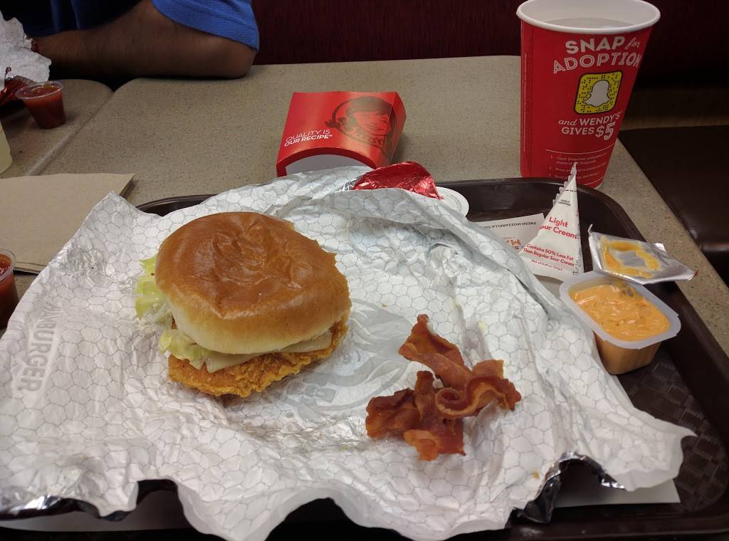 Wendys | restaurant | 11 Alpine Dr, Batesville, IN 47006, USA | 8129342984 OR +1 812-934-2984