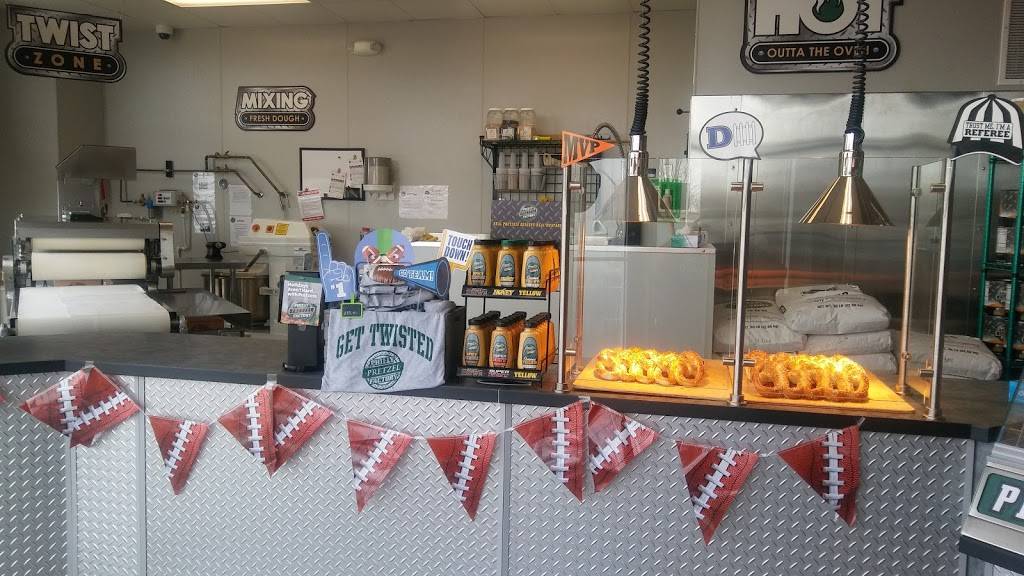 Philly Pretzel Factory | restaurant | 3300 E Broad St #160, Mansfield, TX 76063, USA | 9723489478 OR +1 972-348-9478