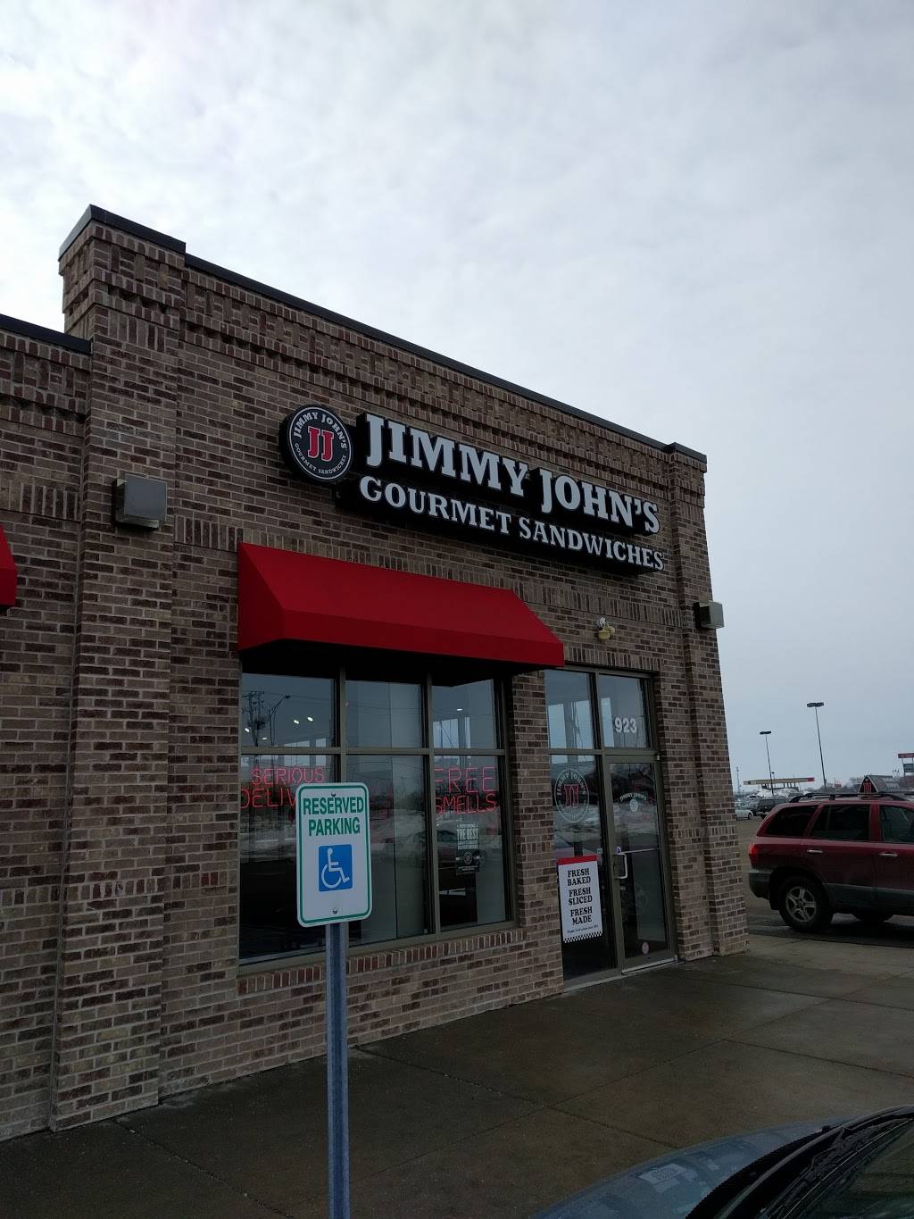 Jimmy Johns | meal delivery | 923 E Clairemont Ave, Eau Claire, WI 54701, USA | 7158331000 OR +1 715-833-1000