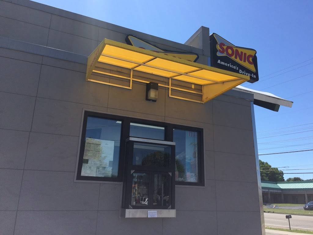 Sonic Drive-In | restaurant | 2403 W Andrew Johnson Hwy, Morristown, TN 37814, USA | 4235861143 OR +1 423-586-1143