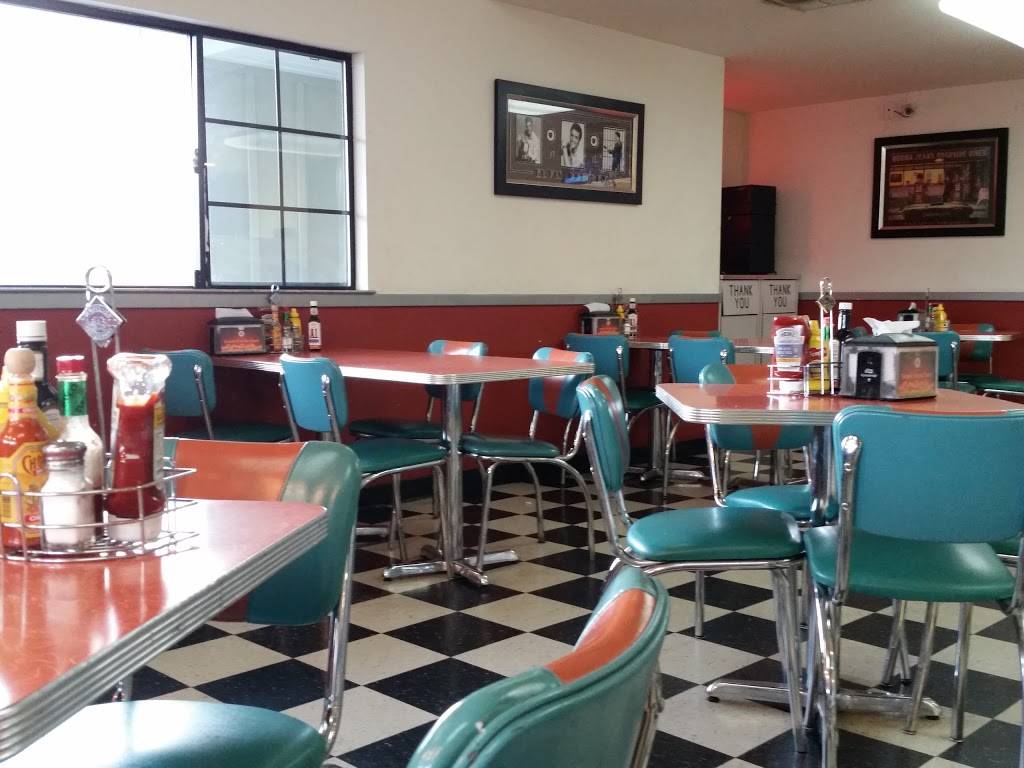 Phyllis Giant Burgers | restaurant | 4910 Sonoma Hwy, Santa Rosa, CA 95409, USA | 7075384000 OR +1 707-538-4000