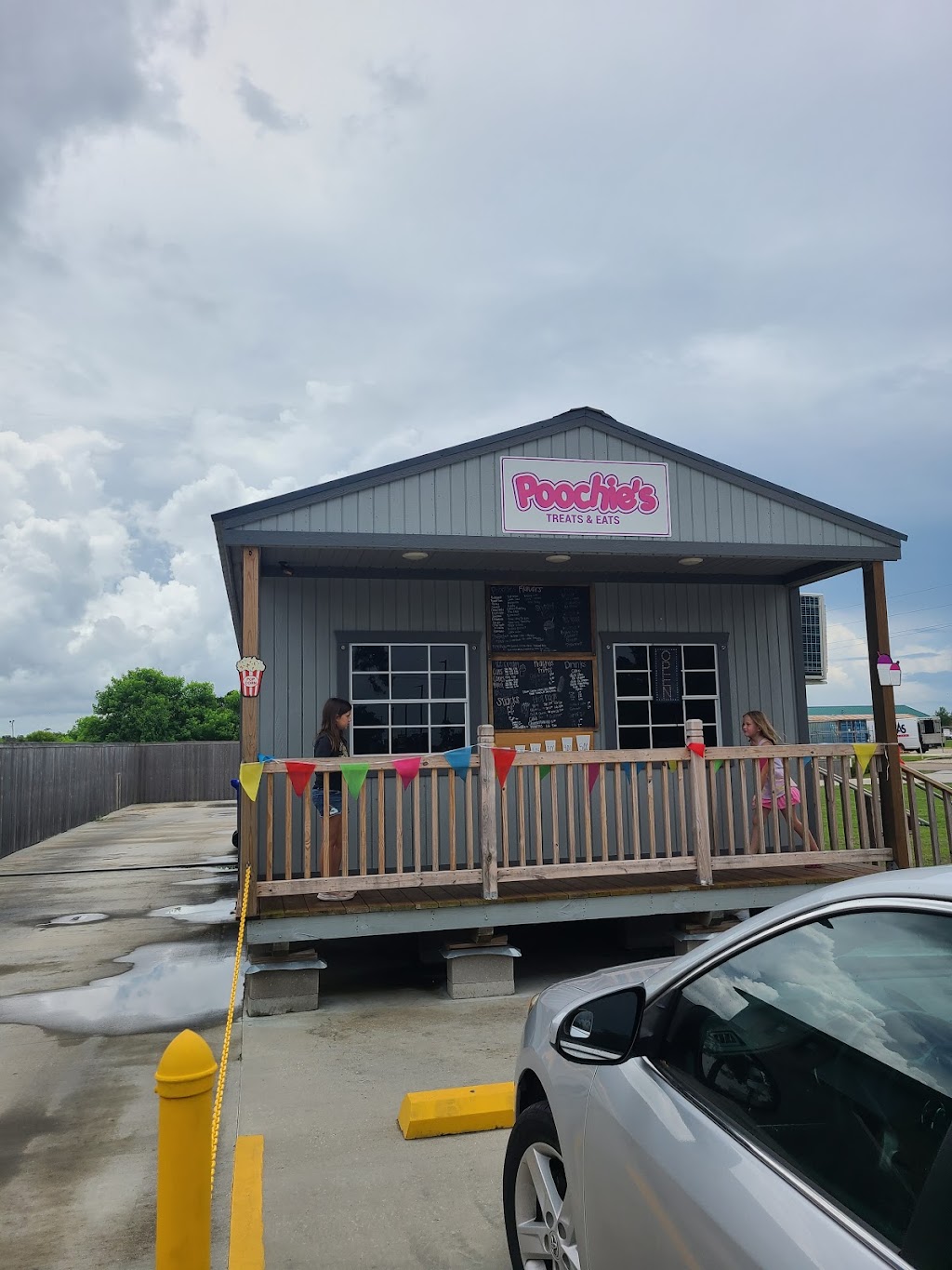 Poochies Treats & Eats | restaurant | 1025 Talbot Ave, Thibodaux, LA 70301, USA | 9858598849 OR +1 985-859-8849