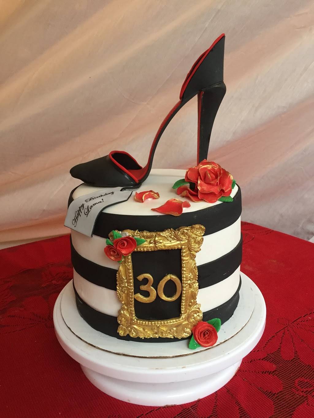 Charmed bakes | restaurant | 2305 Rue Ward, Saint-Laurent, QC H4M 1T8, Canada | 5148982535 OR +1 514-898-2535