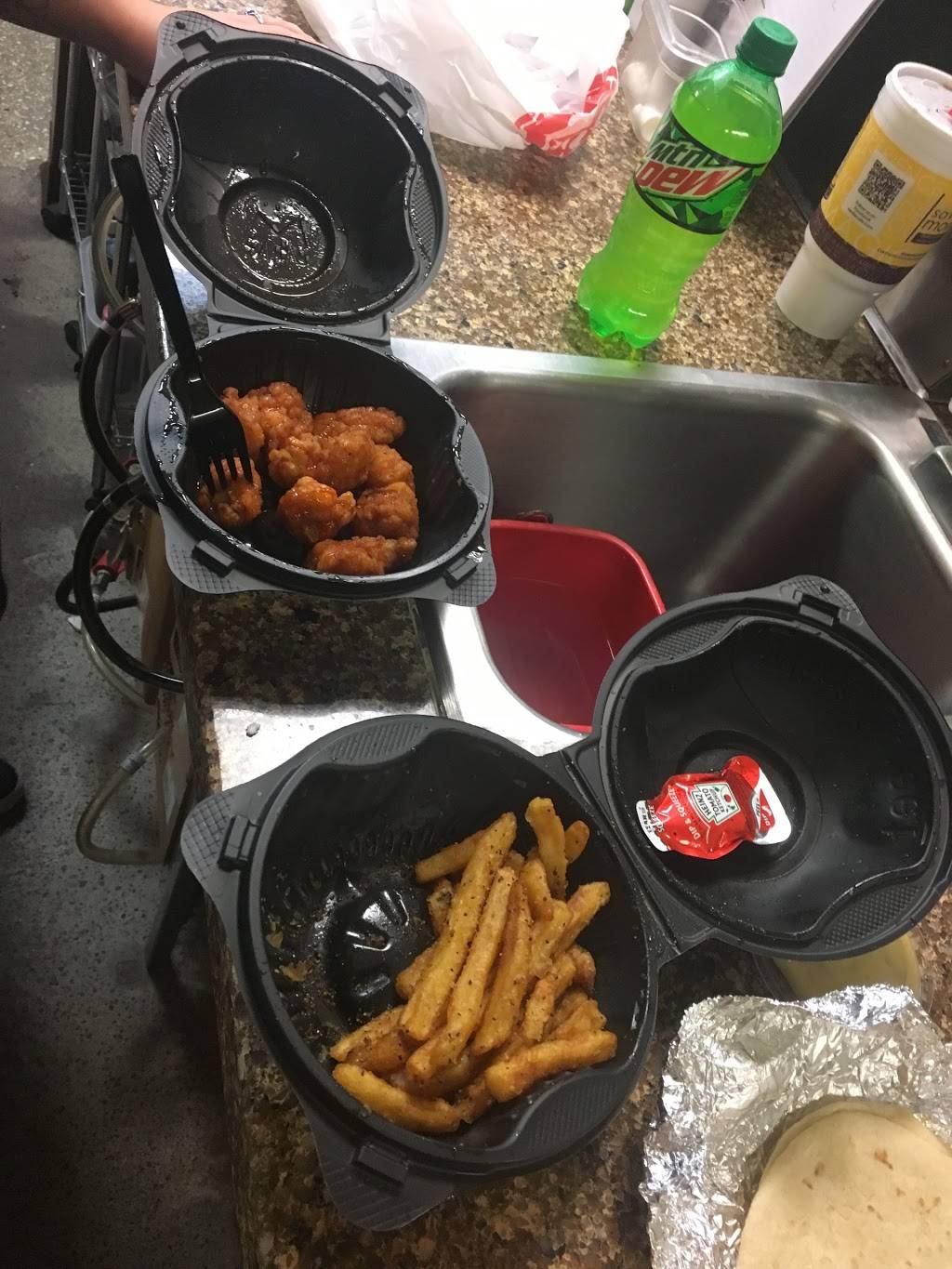 Pizza Hut | restaurant | 6700 Woodlands Pkwy, The Woodlands, TX 77382, USA | 2812929595 OR +1 281-292-9595