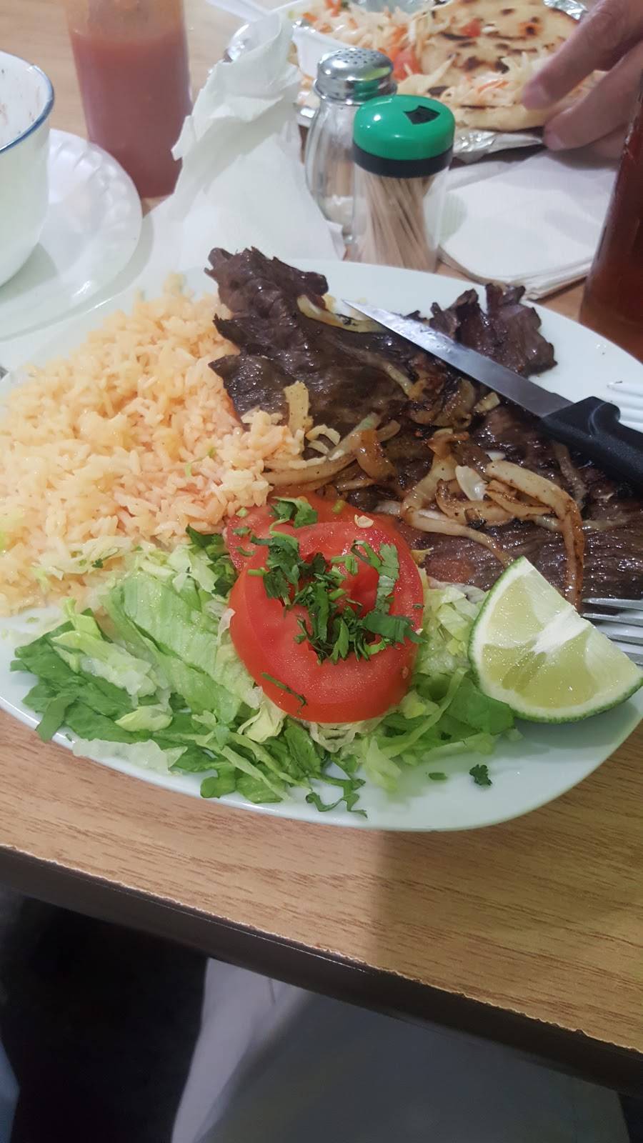 Cafeteria Taqueria Y Desayuños La Jalapeña | restaurant | 900 W Lancaster Rd #4, Orlando, FL 32809, USA | 4073176603 OR +1 407-317-6603