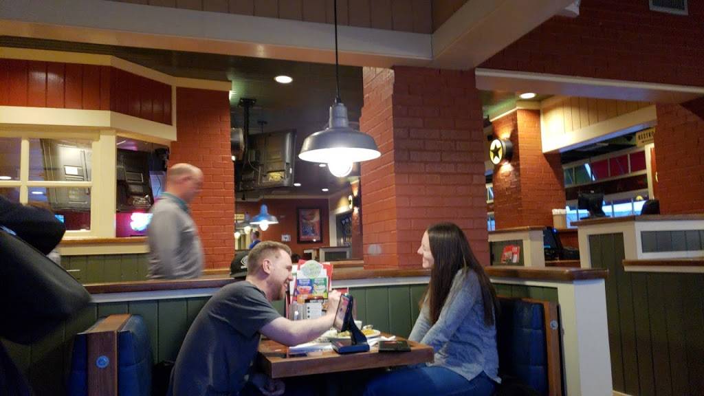 Chilis Grill & Bar | meal takeaway | 240 Danada Square W, Wheaton, IL 60189, USA | 6306902334 OR +1 630-690-2334