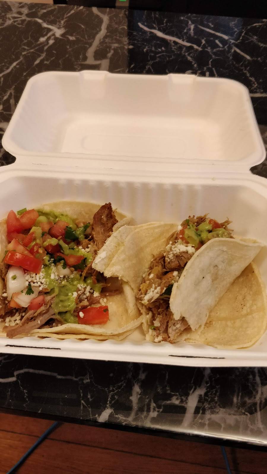 Los Amigos Taqueria | restaurant | 424 Highland Ave, Somerville, MA 02144, USA | 6174774472 OR +1 617-477-4472