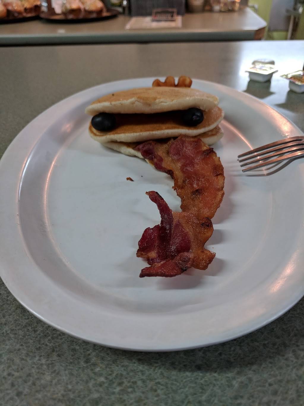 Hillsborough Diner | restaurant | 83 Henniker St, Hillsboro, NH 03244, USA | 6034643575 OR +1 603-464-3575