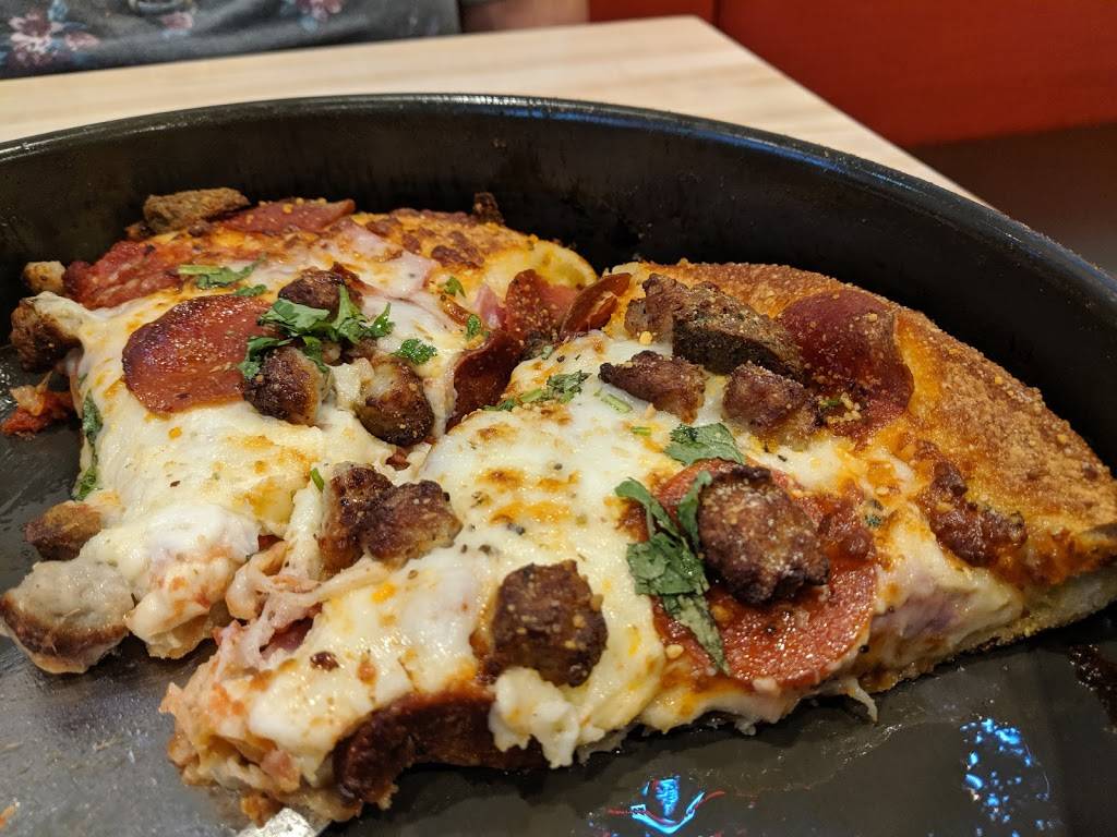 Old Chicago Pizza & Taproom | restaurant | 10920 N Ambassador Dr, Kansas City, MO 64153, USA | 8163211901 OR +1 816-321-1901