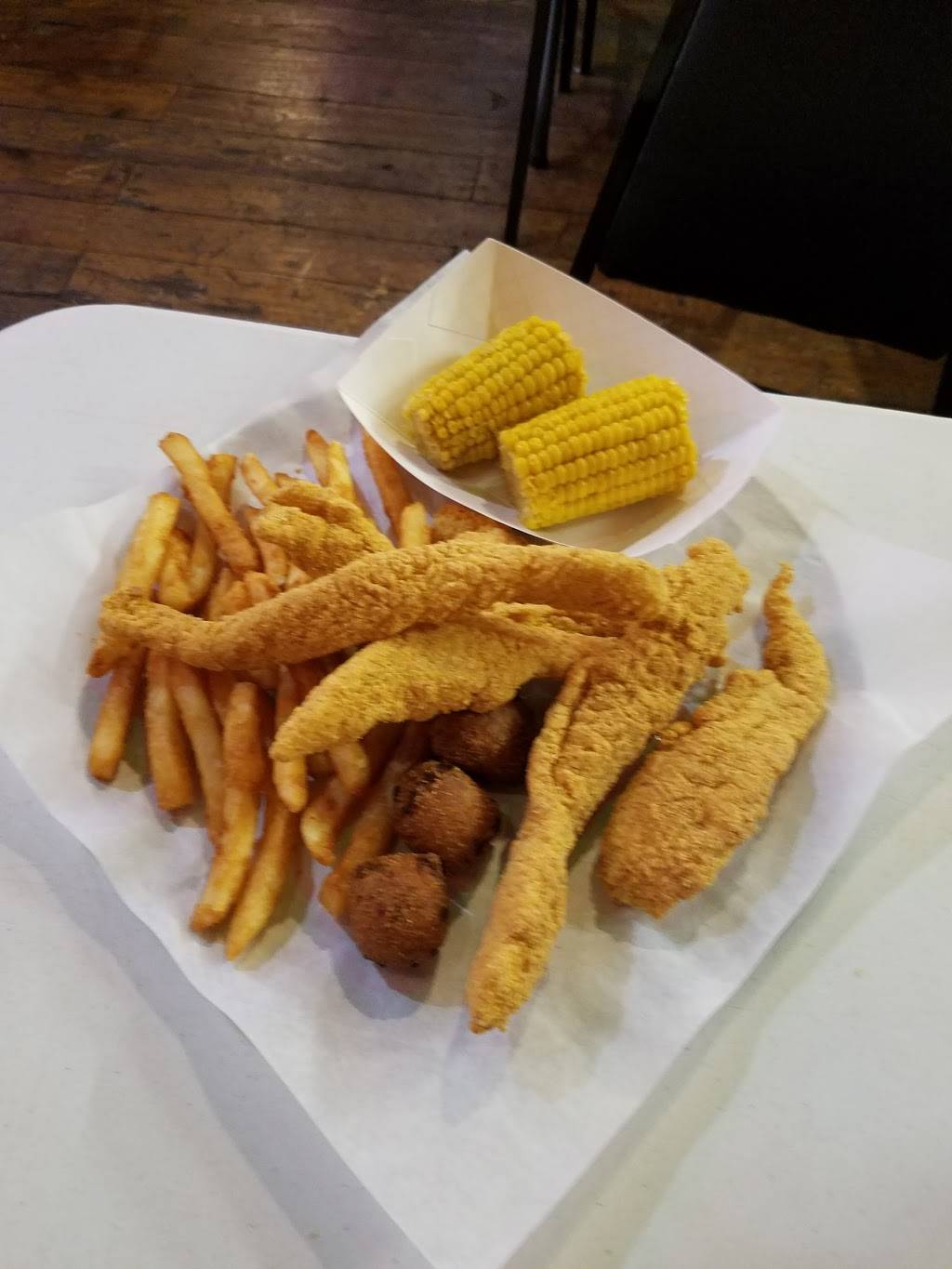 Wades Place | restaurant | 104 E Main St, Chandler, TX 75758, USA | 9038492729 OR +1 903-849-2729