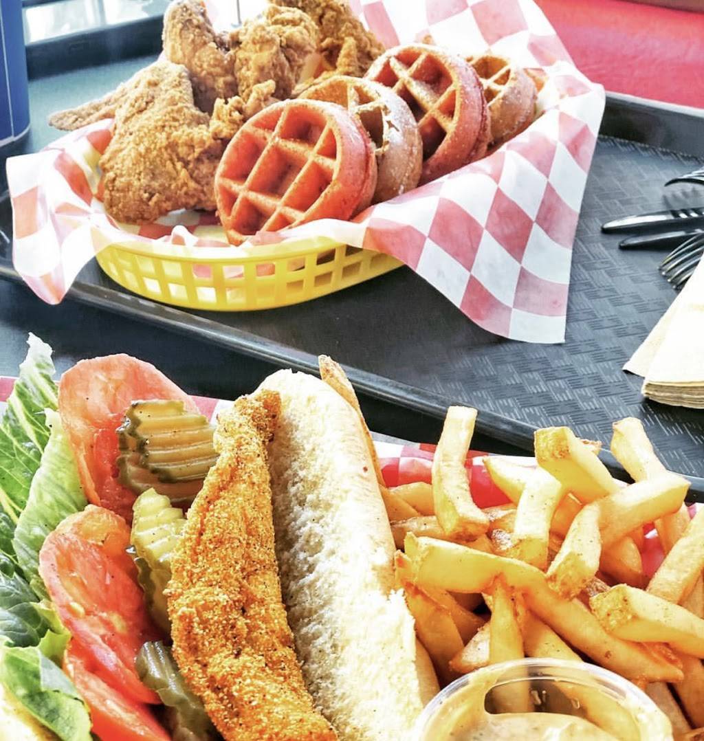 The South Chicken & Waffles Express | restaurant | 13980 Nacogdoches Rd, San Antonio, TX 78217, USA | 2102570018 OR +1 210-257-0018