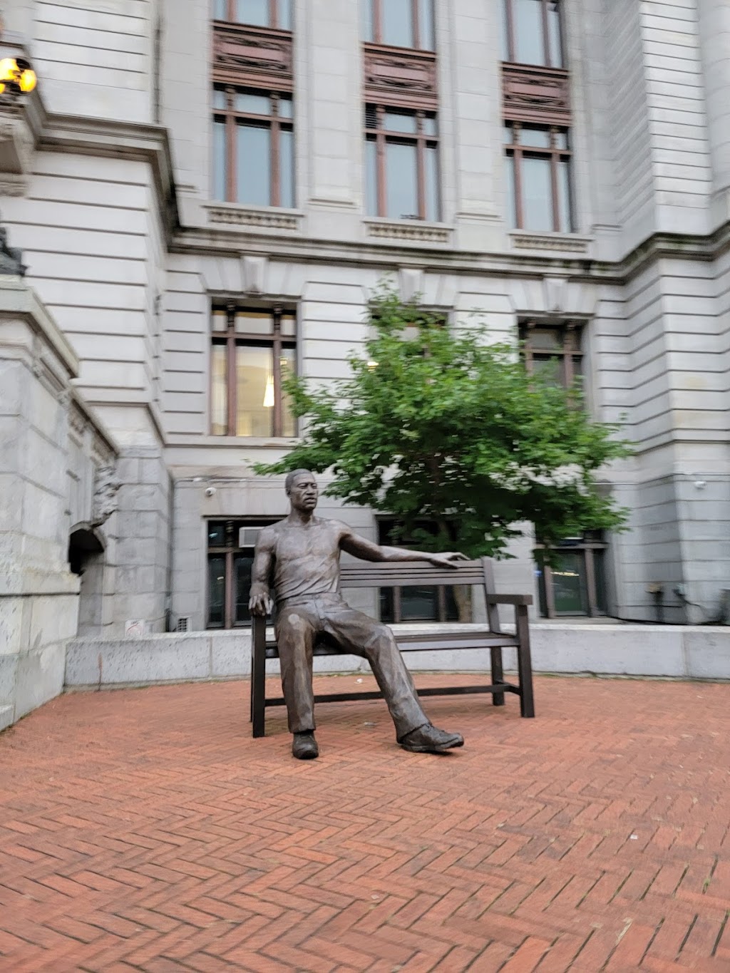 Ellies Bistro | restaurant | 20 Green St, Newark, NJ 07102, USA | 9737322385 OR +1 973-732-2385