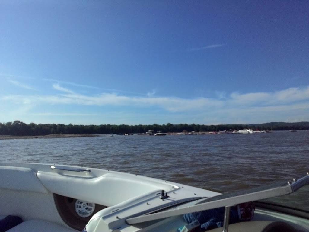 Duck Club Yacht Club | restaurant | 6257 Hwy V, St Charles, MO 63301, USA | 6362504321 OR +1 636-250-4321