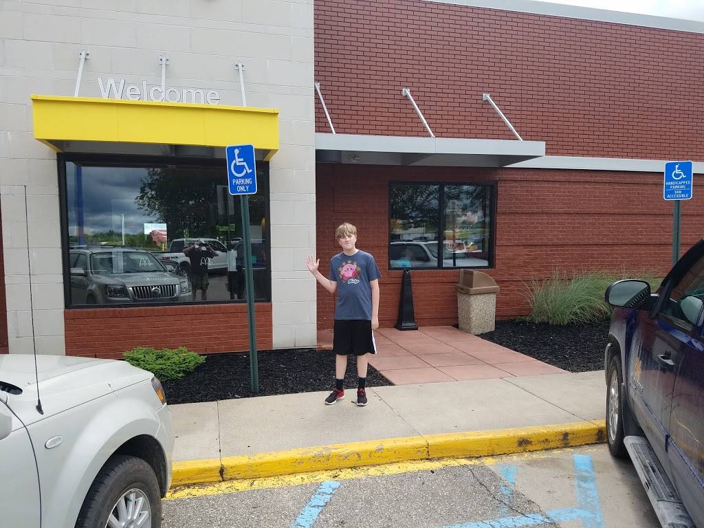 McDonalds | cafe | 4985 Howard St, Reed City, MI 49677, USA | 2318323699 OR +1 231-832-3699