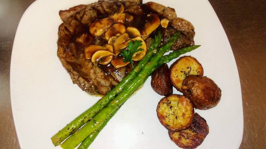 Fotinis Restaurant and Bar | restaurant | 544 Wattaquadock Hill Rd, Bolton, MA 01740, USA | 9783655757 OR +1 978-365-5757