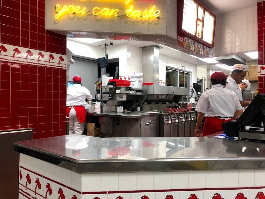 In-N-Out Burger | restaurant | 33464 Bernard Dr, Kettleman City, CA 93239, USA | 8007861000 OR +1 800-786-1000