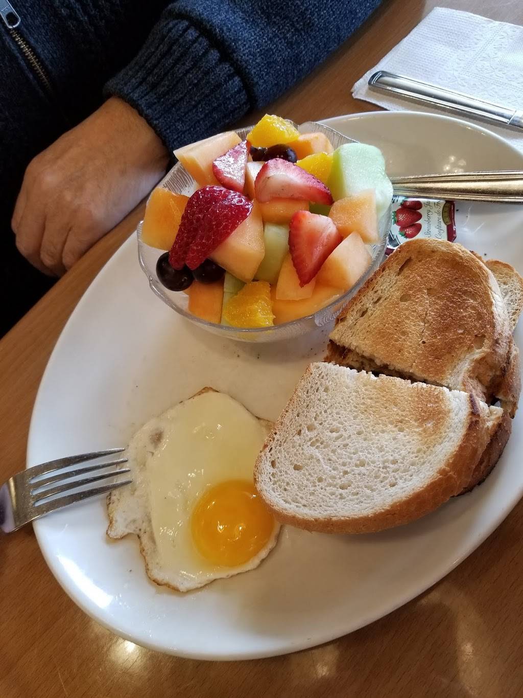 Sunset Grill | restaurant | 487 Holland St W, Bradford, ON L3Z 0C1, Canada | 9057789088 OR +1 905-778-9088