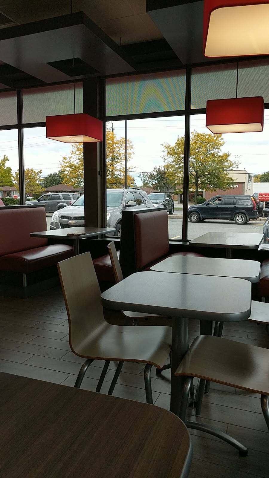 Wendys | restaurant | 6948 McLeod Rd, Niagara Falls, ON L2G 7K3, Canada | 9053549976 OR +1 905-354-9976