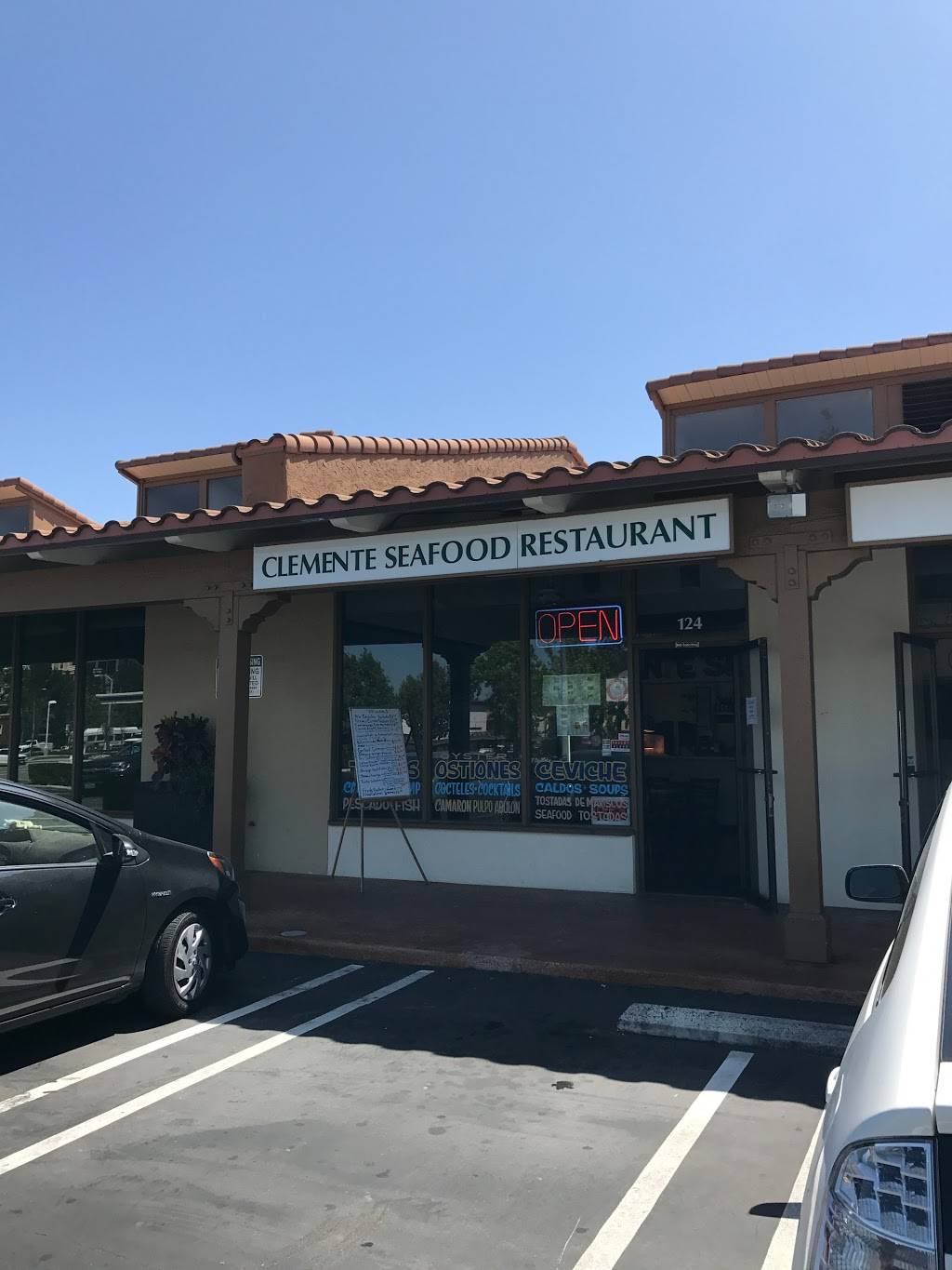 Clemente Seafood Restaurant | restaurant | 124 W MacArthur Blvd, Santa Ana, CA 92707, USA | 7145562815 OR +1 714-556-2815