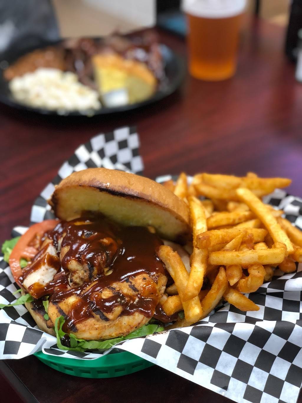 Pete’s BBQ & Burgers | restaurant | 977 Main St, Ramona, CA 92065, USA | 7607890584 OR +1 760-789-0584