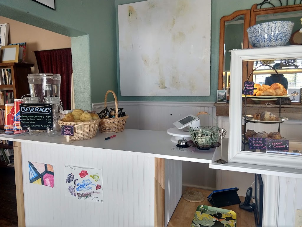 Mimis Bakery & Deli at Griffins Grocery | meal takeaway | 30 W Main St, Escalante, UT 84726, USA | 4356900576 OR +1 435-690-0576