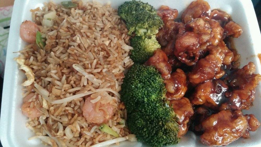 Blue Willow Chinese Restaurant | restaurant | 2418 W Fullerton Ave, Chicago, IL 60647, USA | 7733846499 OR +1 773-384-6499