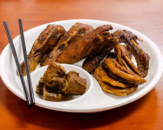 Kingwuu（精武鸭脖） | restaurant | 18230 E Valley Hwy #135, Kent, WA 98032, USA | 2066782132 OR +1 206-678-2132