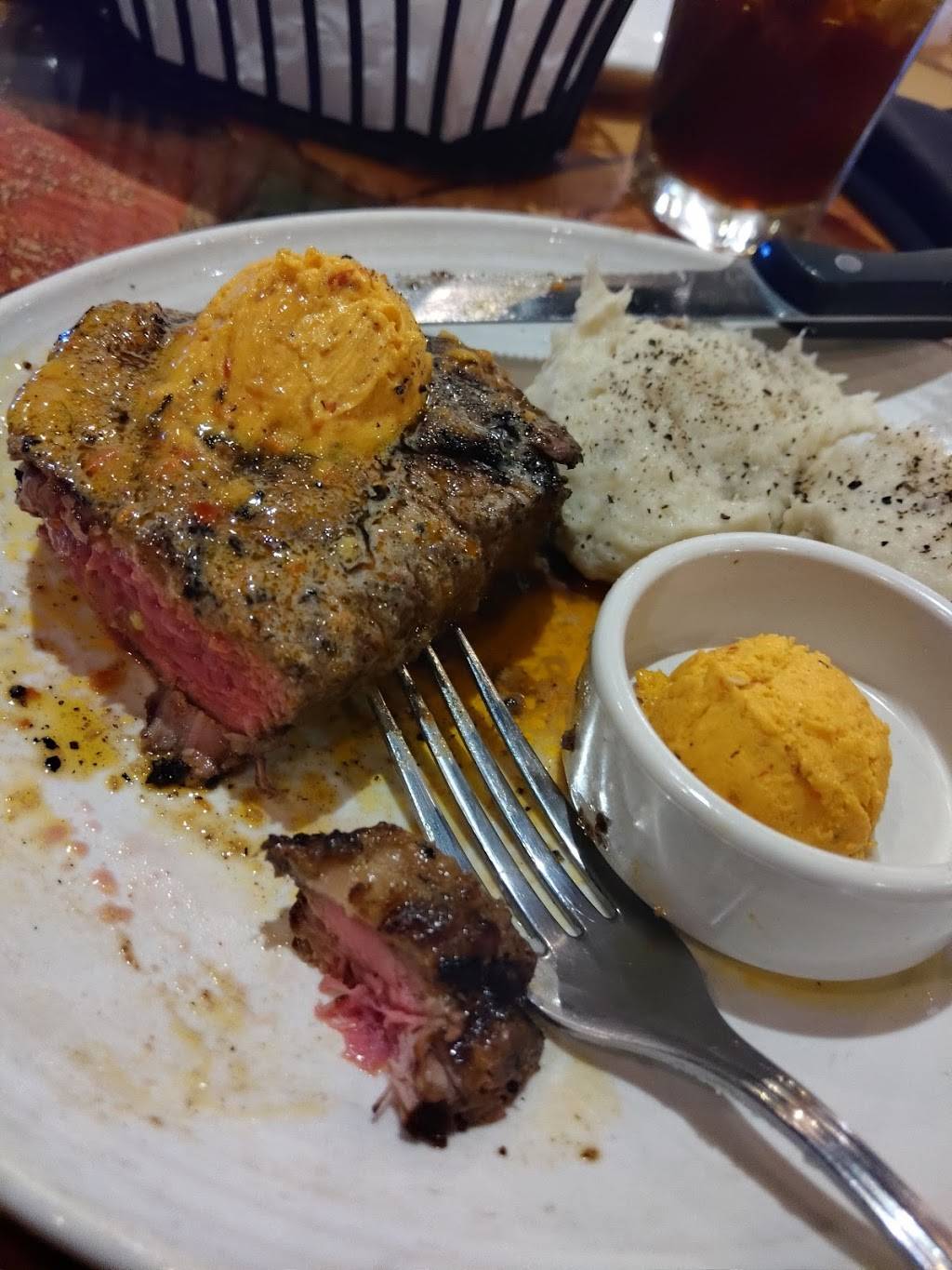 Carrabbas Italian Grill | restaurant | 550 Towne Dr, Fayetteville, NY 13066, USA | 3156377400 OR +1 315-637-7400