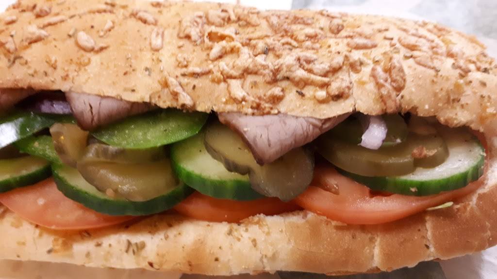 Restaurant SUBWAY | restaurant | 299 Rue Laval, Sherbrooke, QC J1C 0R1, Canada | 8198464655 OR +1 819-846-4655