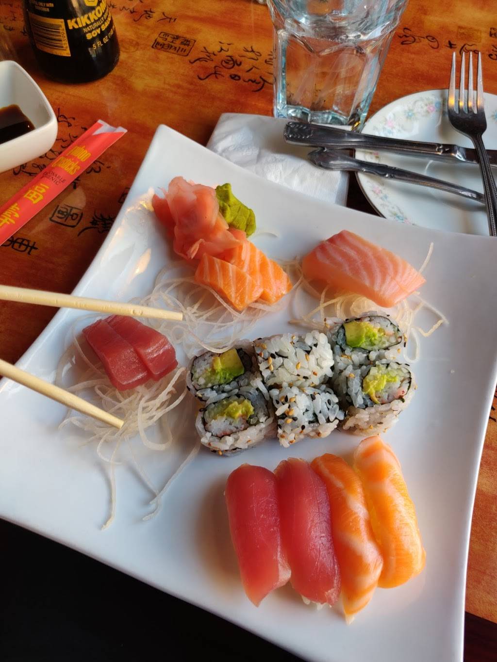 Johnny Changs | restaurant | 2601 S Broad St, Philadelphia, PA 19148, USA | 2155513000 OR +1 215-551-3000