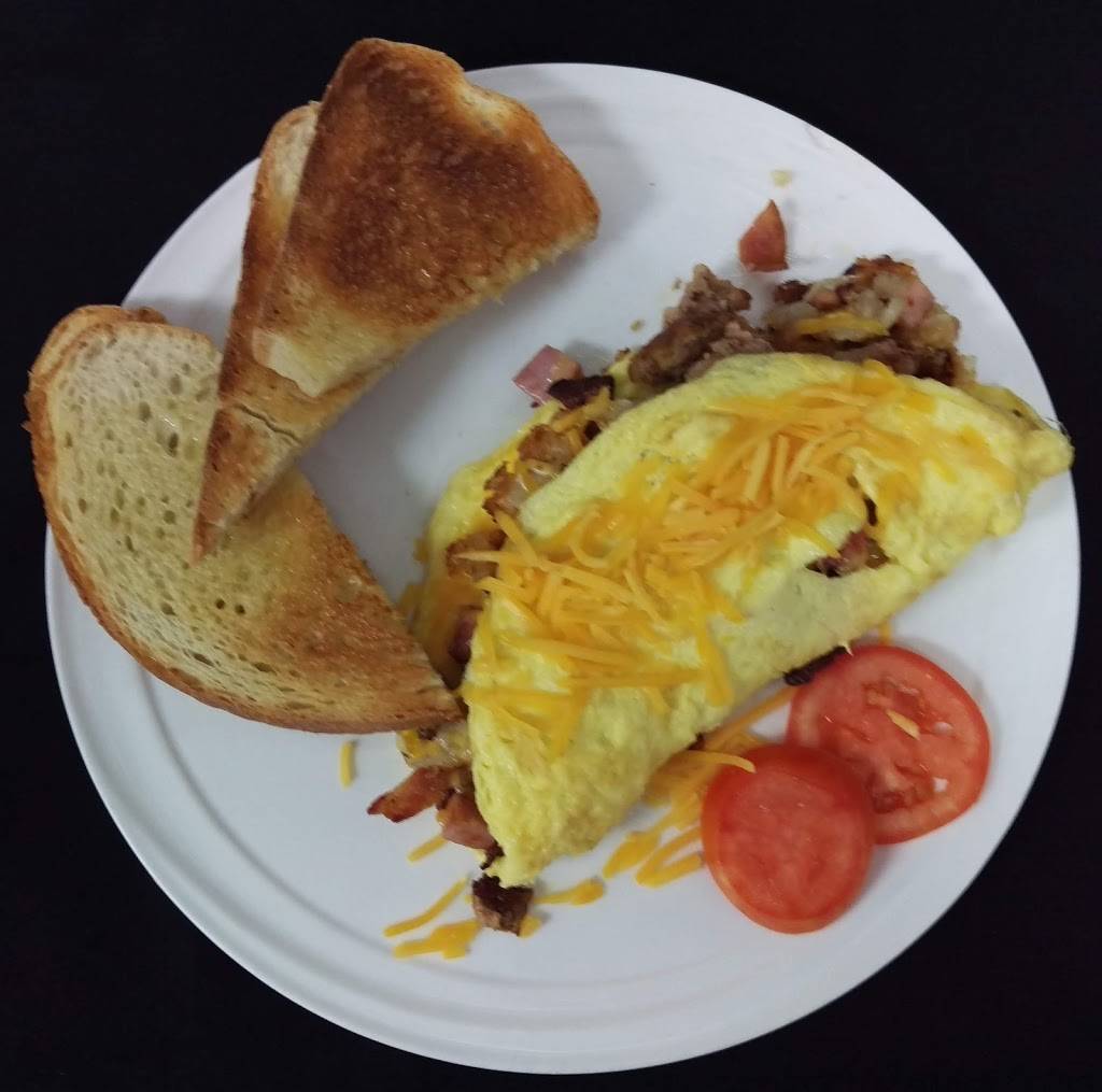 Brew Works of Fremont | restaurant | 5909 S Warner Ave, Fremont, MI 49412, USA | 2313355105 OR +1 231-335-5105