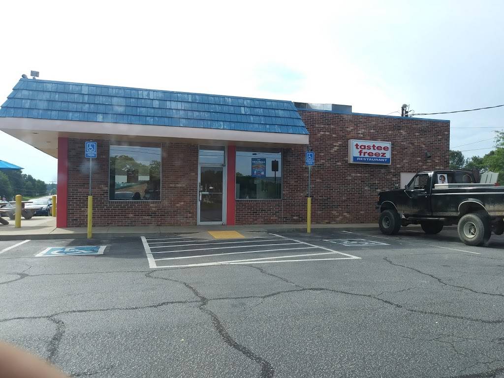 Tastee Freez | restaurant | 1600 W Virginia Ave, Crewe, VA 23930, USA | 4346457900 OR +1 434-645-7900
