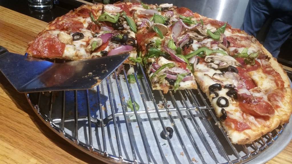 Old Chicago | restaurant | 1436 Hahns Peak Dr, Loveland, CO 80538, USA | 9705931003 OR +1 970-593-1003