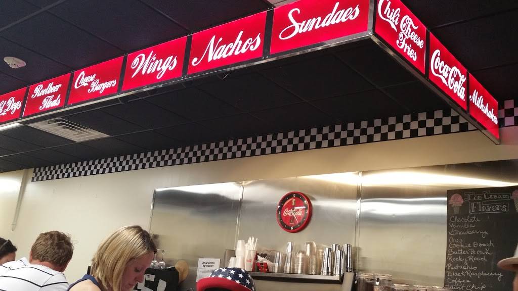 McCabes Irish Pub | restaurant | 302 Old Main St, Bradenton, FL 34205, USA | 9418963126 OR +1 941-896-3126