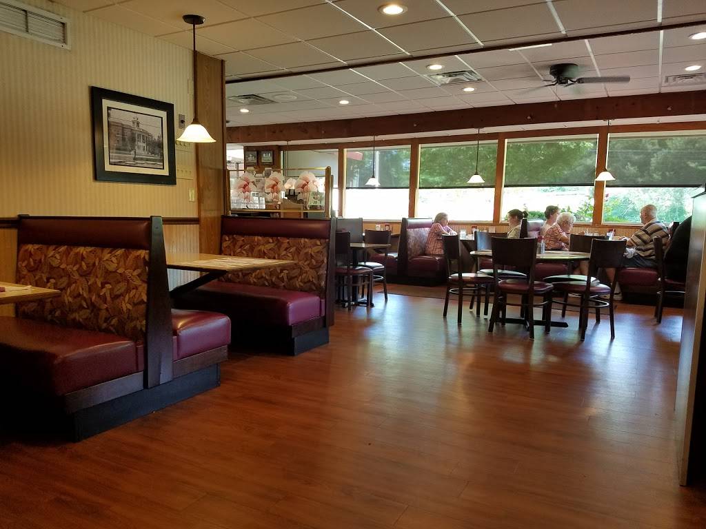 Hamden Town House | restaurant | 2256 Whitney Ave, Hamden, CT 06518, USA | 2032888118 OR +1 203-288-8118