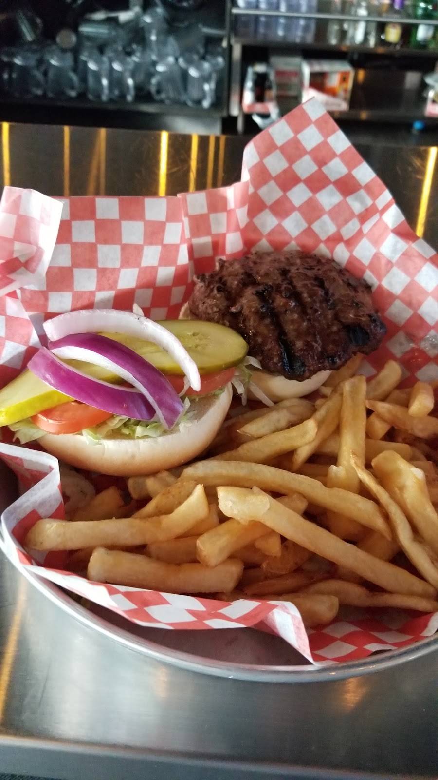 Chucks Roadhouse Bar & Grill | restaurant | 1414 King St E, Courtice, ON L1E 2B1, Canada | 9057218213 OR +1 905-721-8213