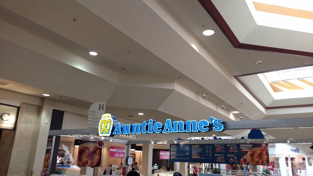 Auntie Annes | restaurant | 2100 Hamilton Pl Blvd, Chattanooga, TN 37421, USA | 4238924190 OR +1 423-892-4190