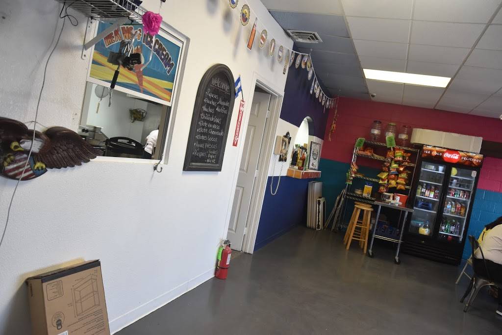 La Pupusa Queen & Tex mex Grill - pupusas - munchies - elotes | meal delivery | 9574 Dyer St C, El Paso, TX 79924, USA | 9158814442 OR +1 915-881-4442