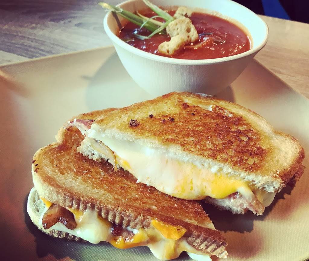 Valley Bistro | restaurant | 4520 Valley Rd, Enola, PA 17025, USA | 7176957673 OR +1 717-695-7673